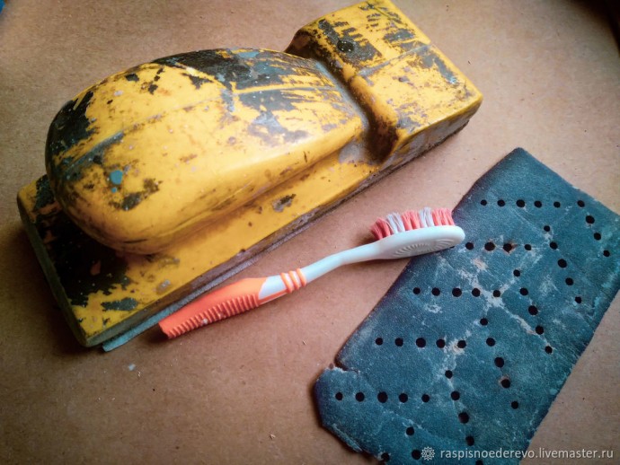 Расписная брошь-улитка