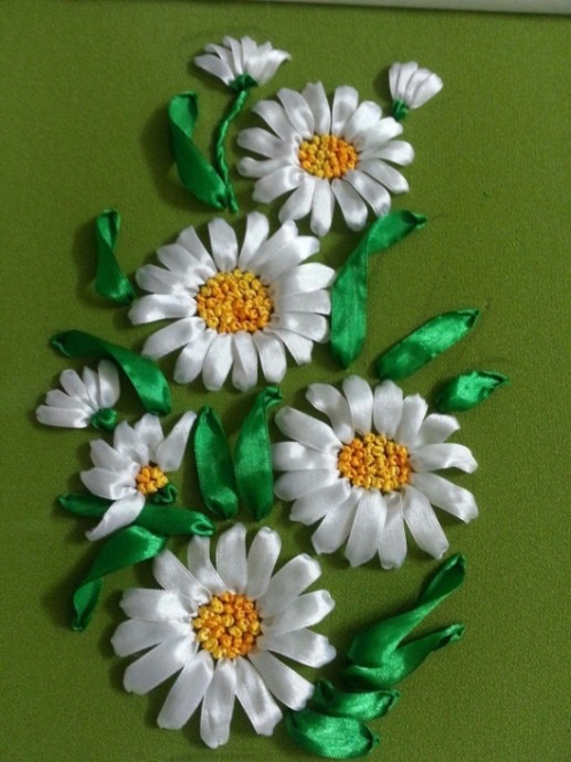 Красивая и нежная вышивка лентами