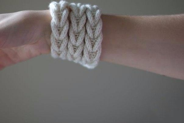 Интересный способ вязаной косички