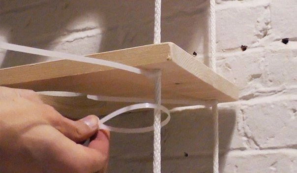 Деревянная полочка для цветов Деревянная полочка для цветов