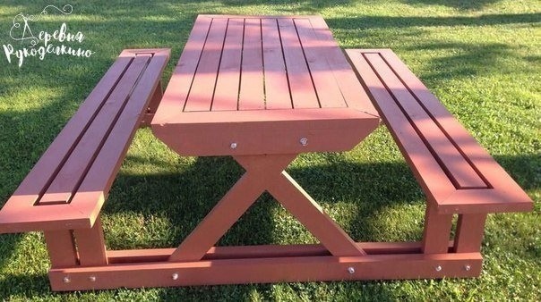 Добротные деревянные стол и скамейки для дачи