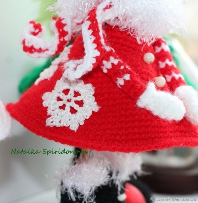 ​Вяжем забавного Деда Мороза крючком: мастер-класс