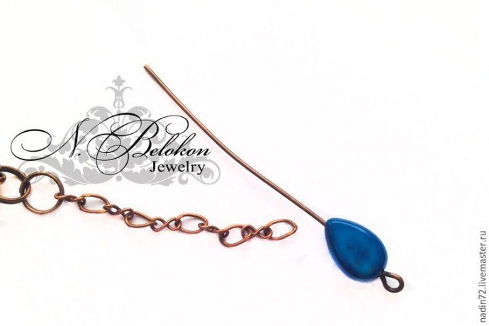 Браслет с яшмой в технике плетения по стразовой ленте