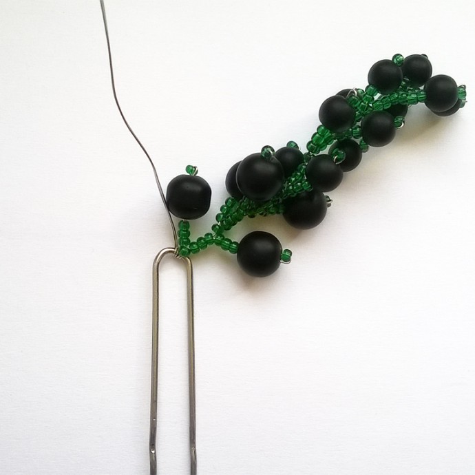 Шпилька со смородиной