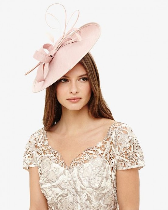 Элегантные необычные розовые шляпки: идеи изысканного образа