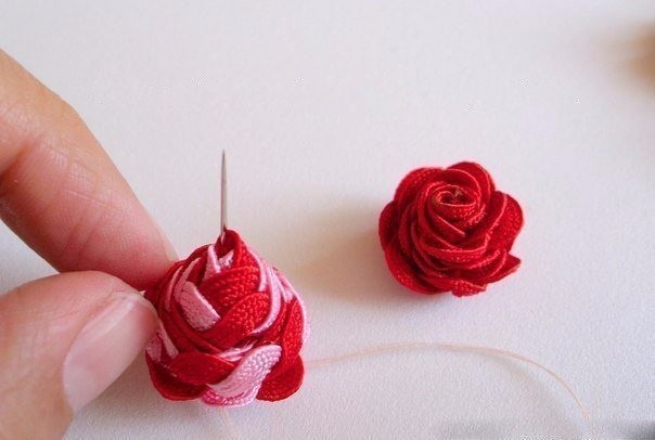 ​Маленькие разноцветные розочки