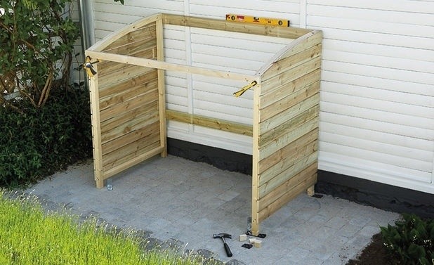 Элегантное ограждение мусорных контейнеров на дачном участке своими руками