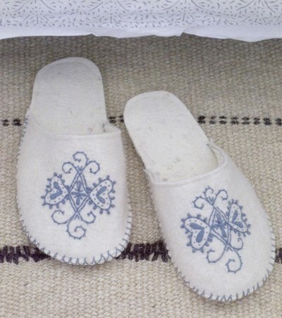 Тапочки с вышивкой гладью