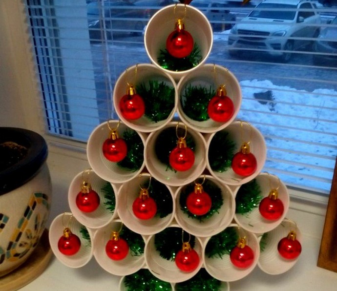 Идея для новогодних игрушек из пластиковых бутылок и т.п.