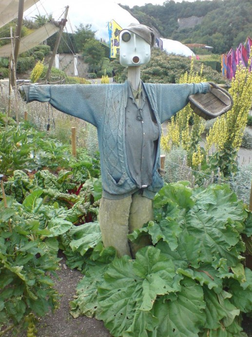 Изумительные и оригинальные пугала для птиц и соседей