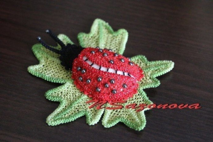 Кружево на коклюшках: Божья коровка