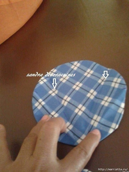 Подушка с цветком в технике лоскутного шитья