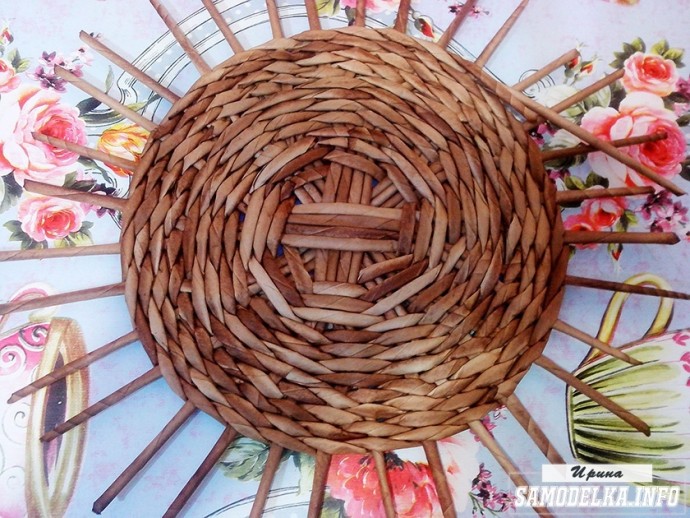 Сова-ключница из газетных трубочек