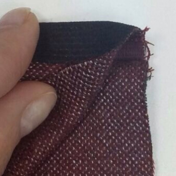 ​Обрабатываем верхний срез юбки обтачкой