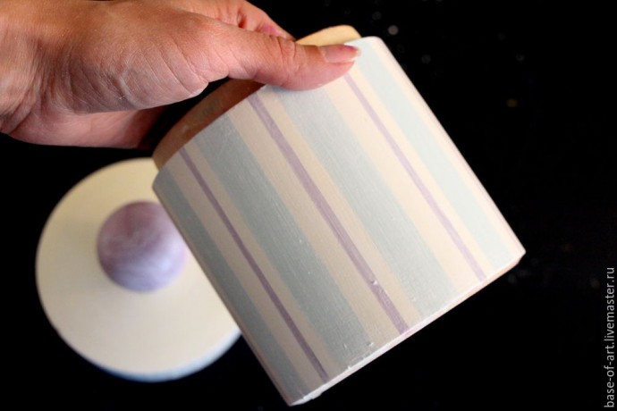 Декорируем баночку с нежными полосками Декорируем баночку с нежными полосками