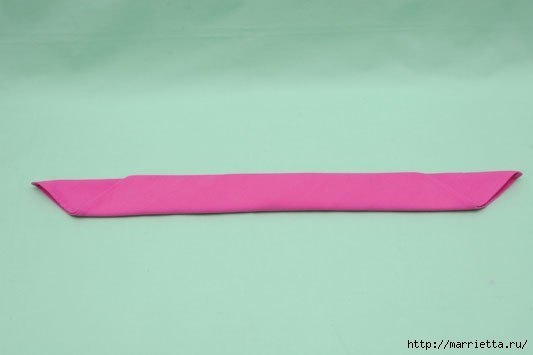 Сервировка стола: розы из салфеток