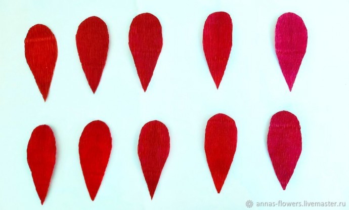 Роза из гофрированной бумаги