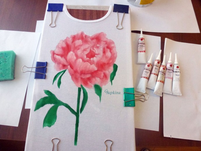 Рисование пиона на футболке