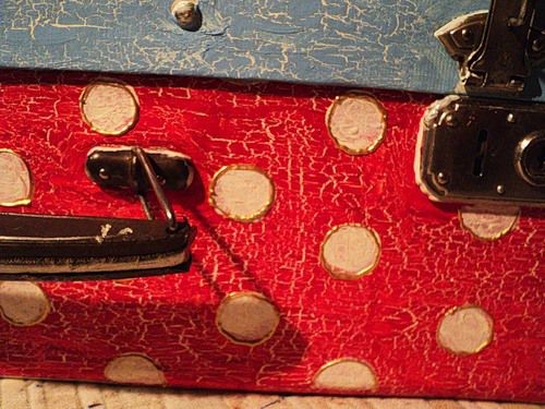 Декорируем старый чемодан