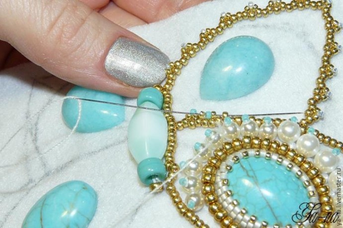 Красивая брошь-кулон "Бабочка"