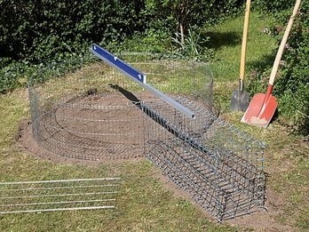 Высокий прудик с лежаком для релакса своими руками или габионы в дело