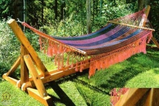 Стойка из дерева для гамака на дачу