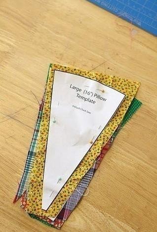 Мягкая сидушка из остатков ткани