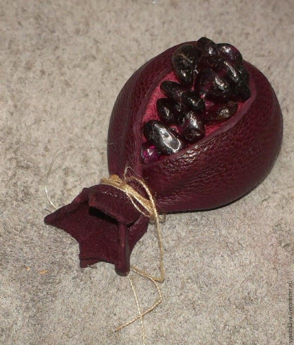 Гранат из кожи Гранат из кожи