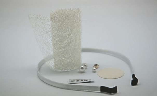 Цветок из тюлевой ленты для украшения волос