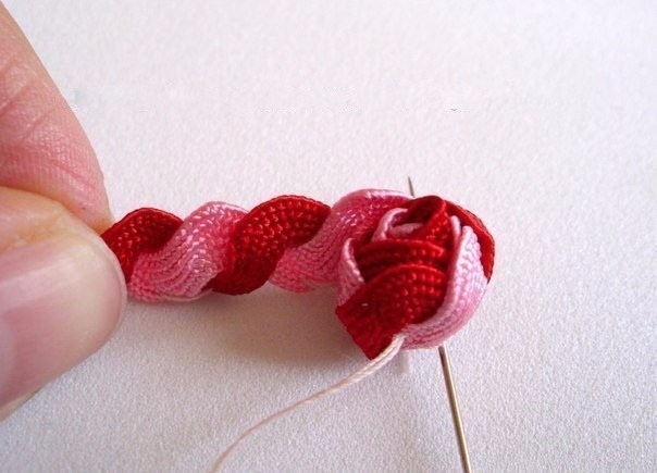 ​Маленькие разноцветные розочки