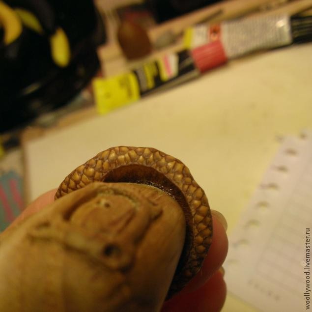 Кулон-домик в форме желудя