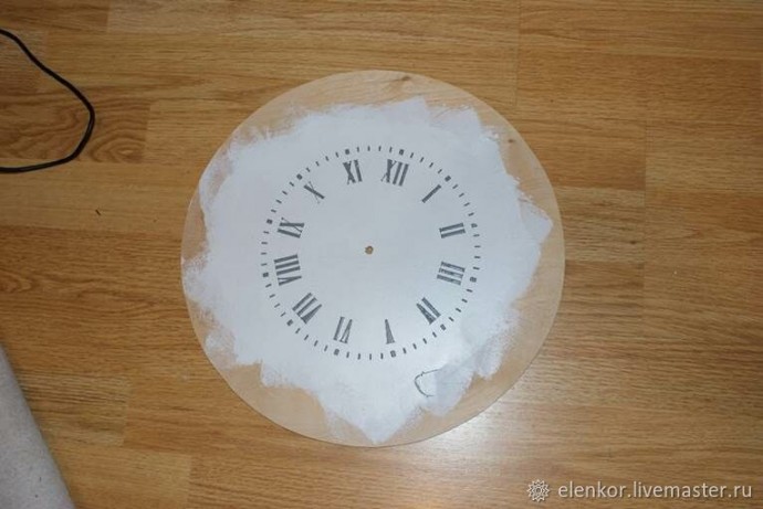 Интерьерный часы из потолочной розетки