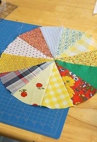 Мягкая сидушка из остатков ткани