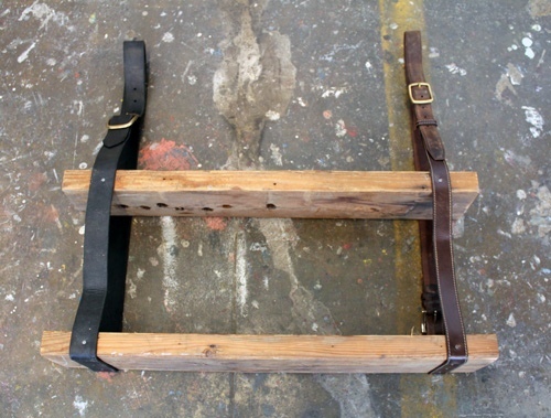 Подвесная полка на старых ремнях