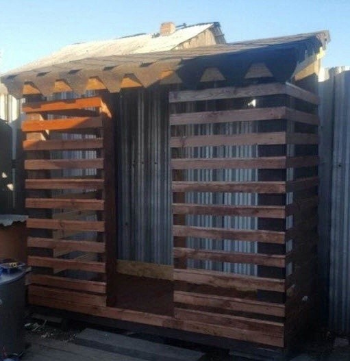 Небольшой дровник на дачу своими руками