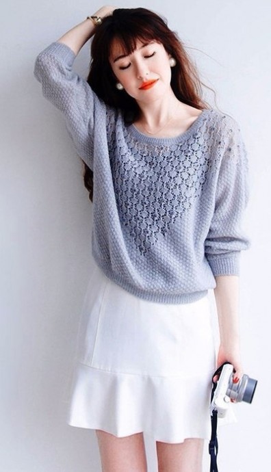 Джемпер спицами с ажурным сердцем