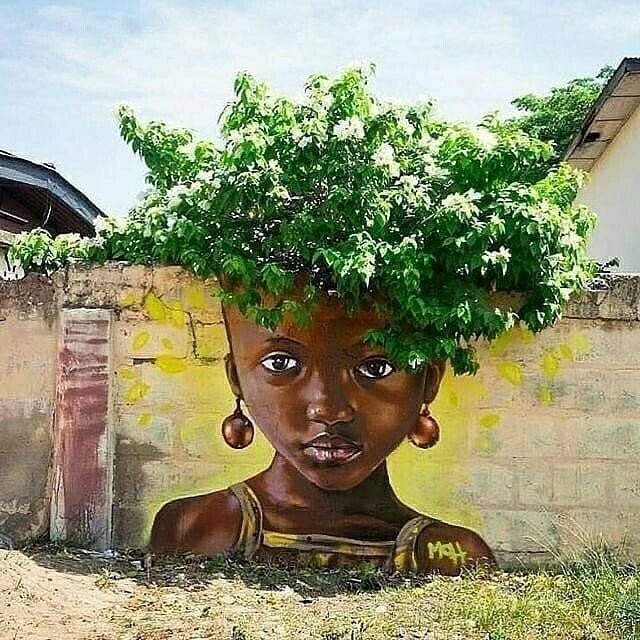 Природный летний стрит-арт с использованием деревьев