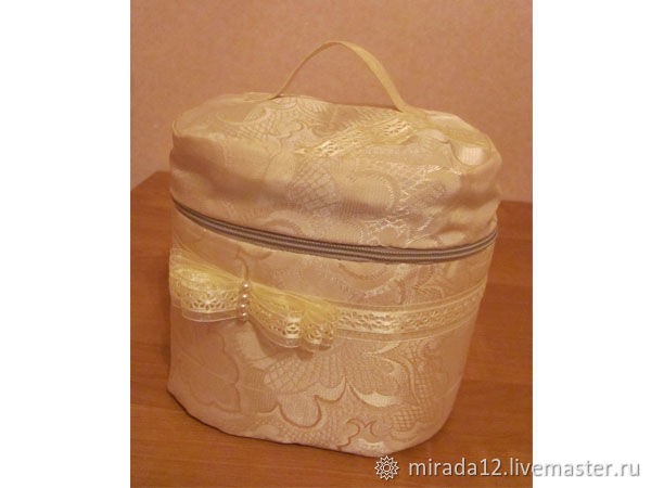 Шкатулка-косметичка с жестким каркасом