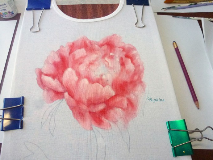 Рисование пиона на футболке