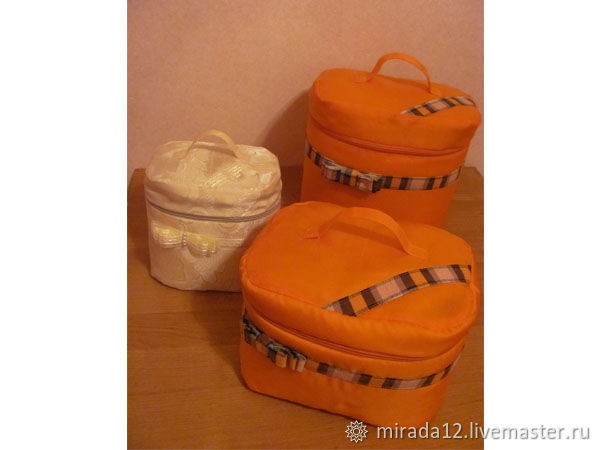 Шкатулка-косметичка с жестким каркасом