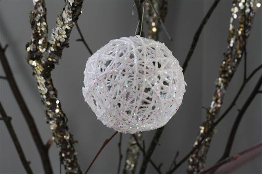 Снежки для декора из клея и ниток