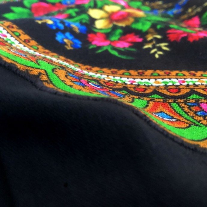 ​Декорирование платья русским платком