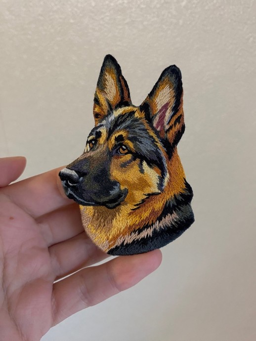 Броши: ручная вышивка хлопковым мулине