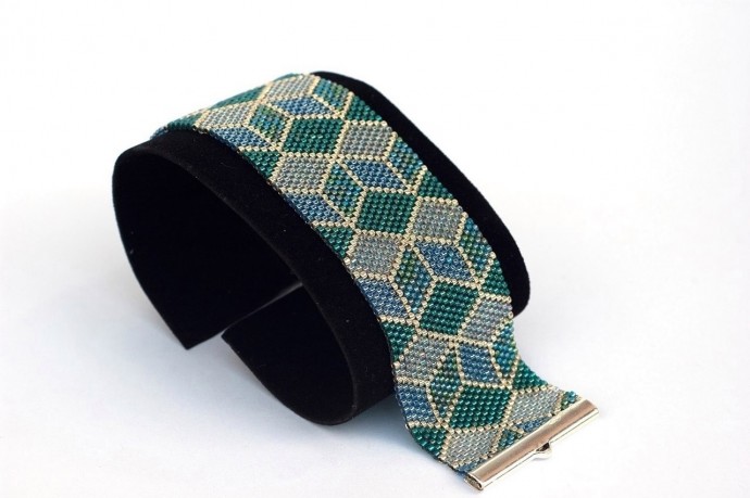 Браслет в мозаичной технике бисероплетения