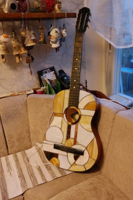 Светильник из старой гитары: оригинальные идеи