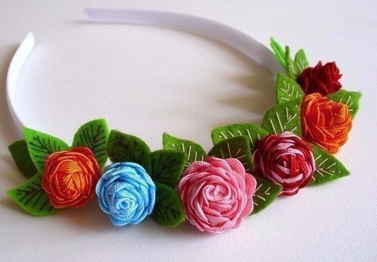 ​Маленькие разноцветные розочки