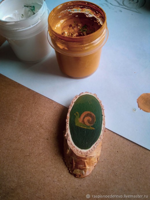 Расписная брошь-улитка