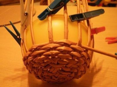 Шляпа из газетных трубочек