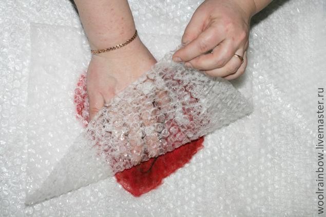 Валяем брошь-цветок Валяем брошь-цветок