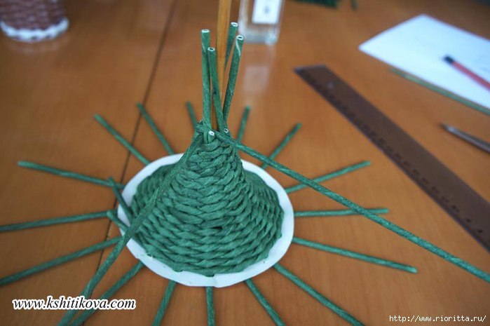 ​Елочка из бумажной лозы